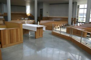 an empty court room with furniture